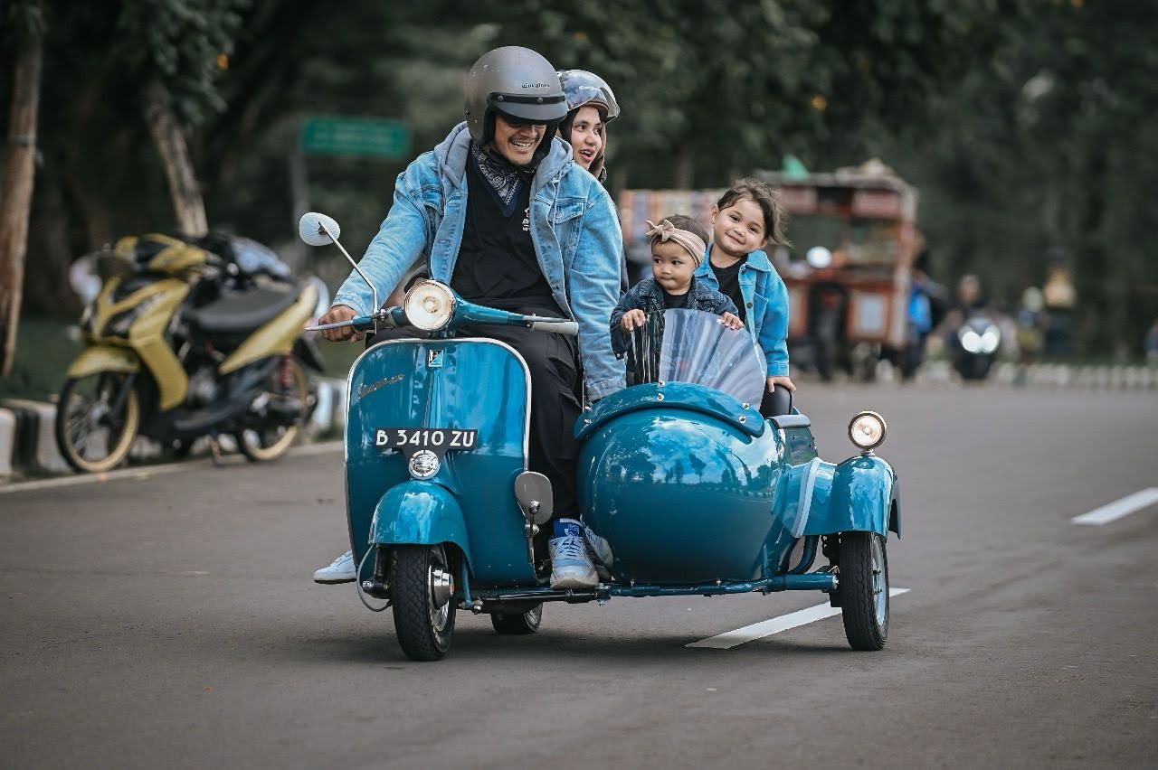 custom sidecar installed on vintage scooter, ready for a city ride – Scooter99
